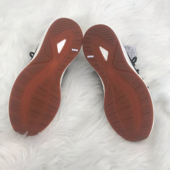 🌸 women’s Puma shoes 🌸 - Picture 4 of 5